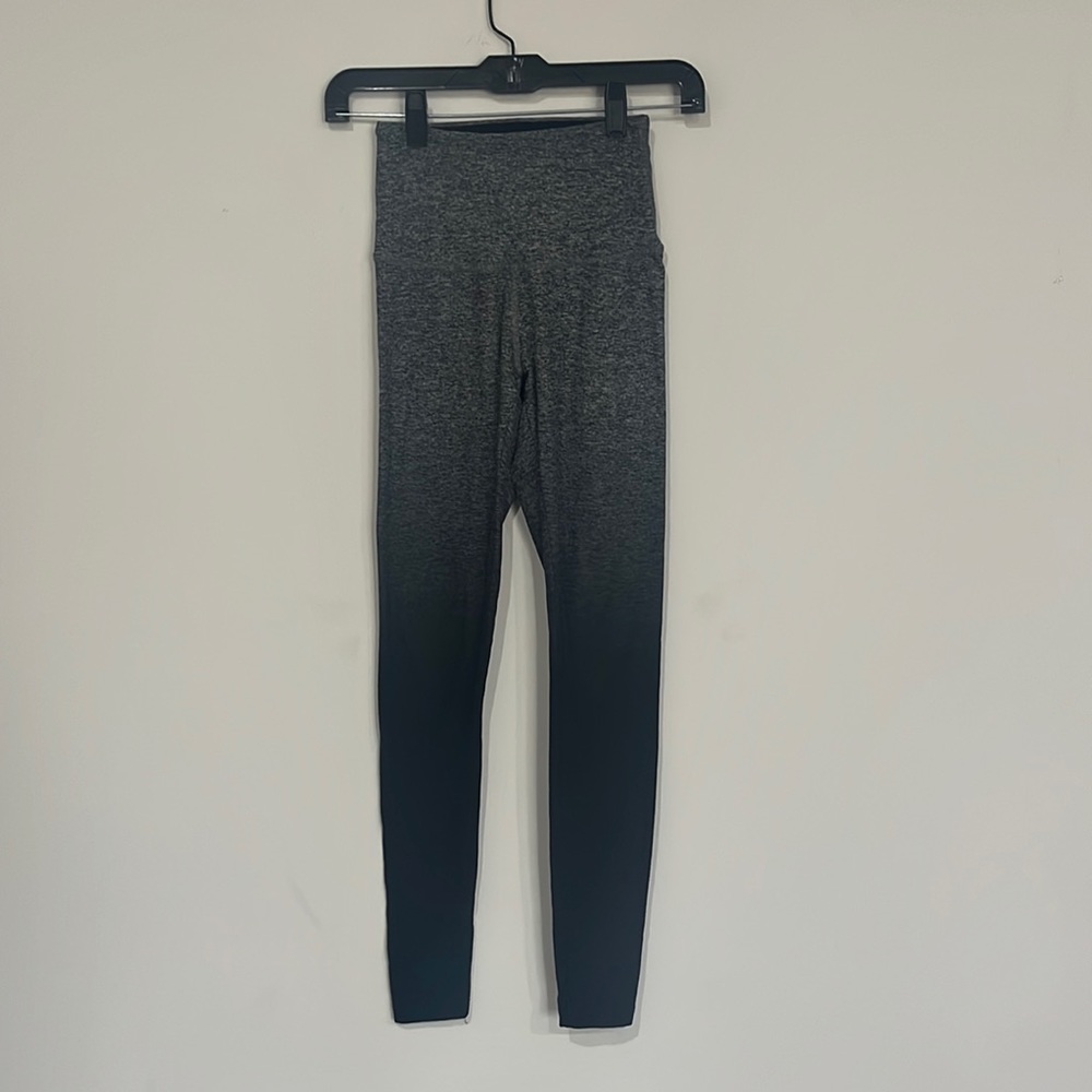 Beyond Yoga grsy ombré to black soft high waist leggings sz S 28” inseam